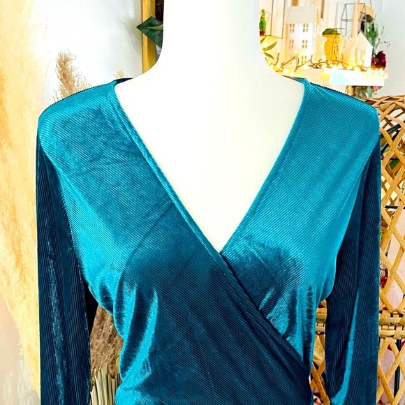 green velvet dress express Off the shoulder Dark Green Velvet High split Prom Dress with detachable train main image 1